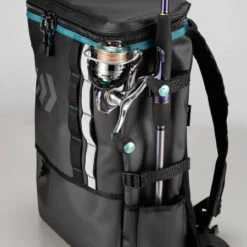 Daiwa Emeraldas Tactical Backpack (A) 12 Daiwa Emeraldas Tactical Backpack (A) -Visuitrusting Winkel Eme Tactical Backpack cut2
