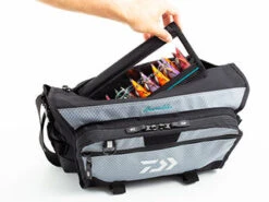 Daiwa Emeraldas Tactical Shoulder Bag (B) -Visuitrusting Winkel image 44473131 3356 4a05 a999 8b08cd94bc7a