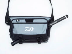 Daiwa Emeraldas Tactical Shoulder Bag (B) -Visuitrusting Winkel image 81ee5a92 4f5f 4378 bf6a bf48614b75fd