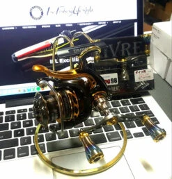 Livre Custom Titanium Double Handle (Gun Metal X Burnt Tip X Gold)- WING 98 (WD-98-FD1 Daiwa Compatible)) -Visuitrusting Winkel livre custom handle1