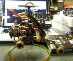 Livre Custom Titanium Double Handle (Gun Metal X Burnt Tip X Gold)- WING 98 (WD-98-FD1 Daiwa Compatible)) -Visuitrusting Winkel livre custom handle3